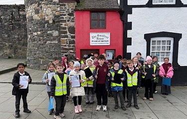 pupils standing out side the smallest house in Conwy