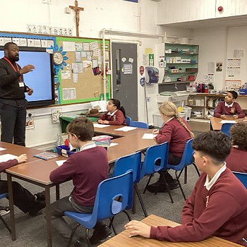 Artist Mfikela Jean Samuel giving a presentation to year 5 and 6 pupils